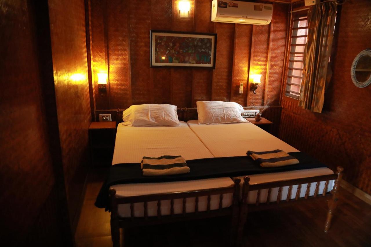Sajeev Home Stay Cherai Beach Exterior photo