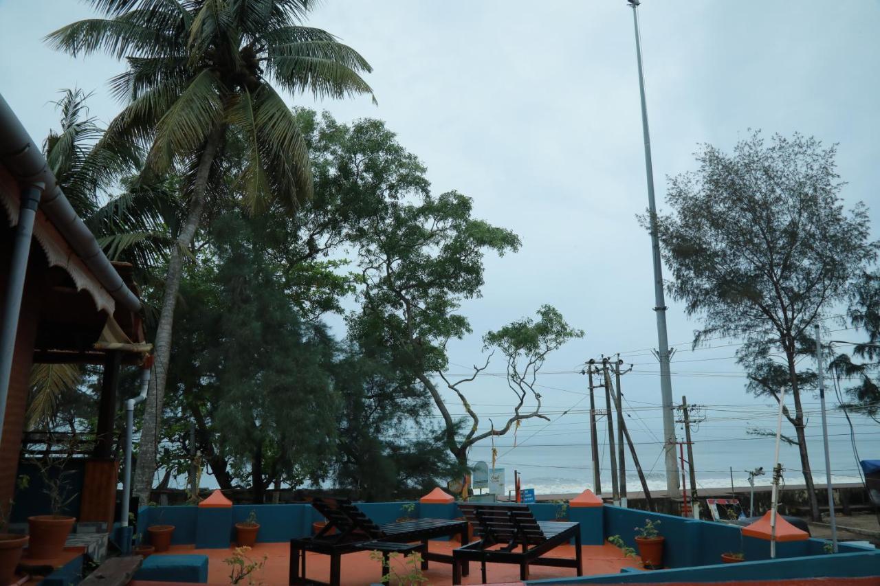 Sajeev Home Stay Cherai Beach Exterior photo