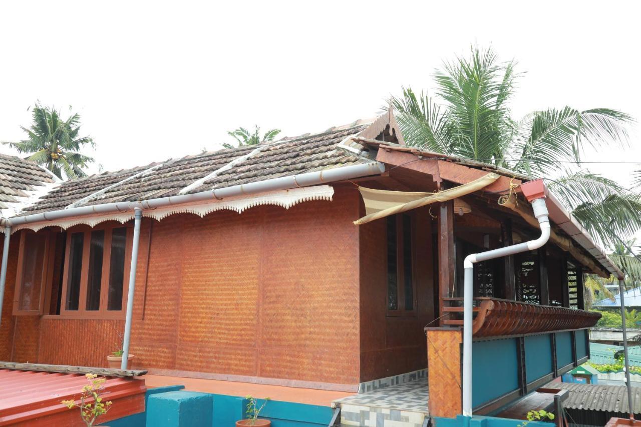 Sajeev Home Stay Cherai Beach Exterior photo