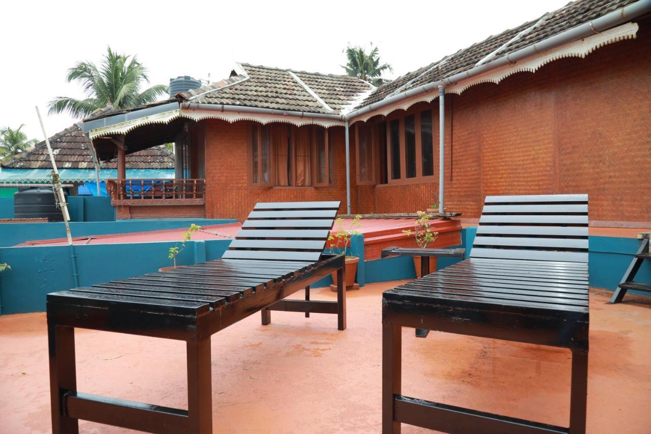 Sajeev Home Stay Cherai Beach Exterior photo